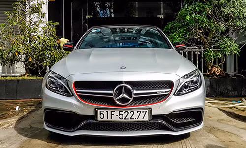 Hiện chưa rõ mức giá giao dịch của chiếc Mercedes-AMG C63 S Edition 1 khi về tay doanh nhân Quốc Cường. Tuy nhiên, tại thời điểm được đưa về thị trường Việt Nam, mẫu sedan thể thao hạng sang "hàng độc" này có giá bán chính hãng vào khoảng 4,6 tỷ đồng.