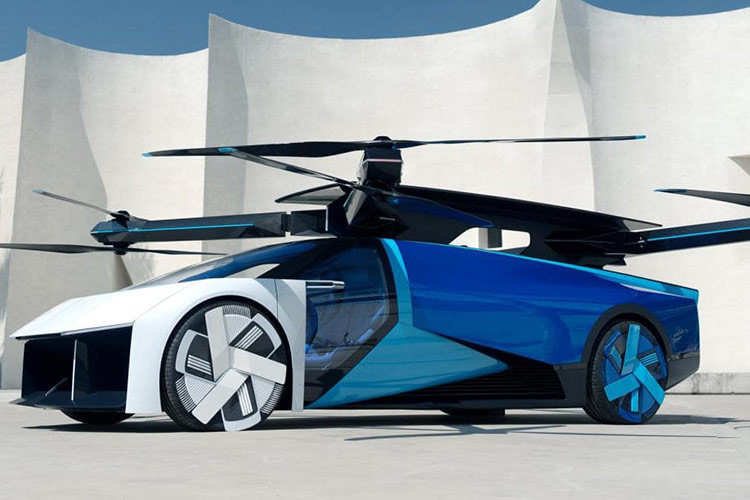 Chiếc xe còn có thể trình diễn công nghệ bấm nút là xe mọc ra 4 cánh để bay lên không trung, có vẻ như dân chơi xe này đã nâng hứng thú với các xe ôtô lên tầm cao mới, khi thích xe ôtô bay Xpeng AeroHT.