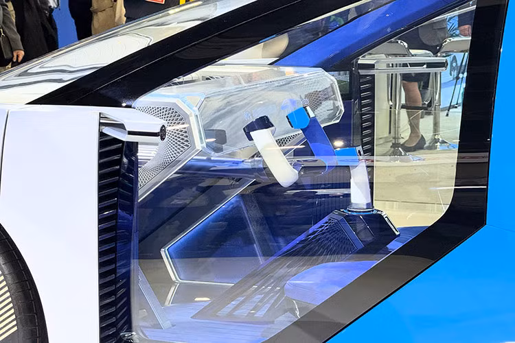 Tiếp theo là năm thế hệ máy bay của AeroHT, trông giống máy bay không người lái hơn. Vào năm 2021, công ty tuyên bố thế hệ thứ 6 của họ sẽ trở thành một chiếc ô tô bay. Công ty đã tiết lộ nguyên mẫu mới nhất của mình và phát triển một hướng mới để phát triển phương tiện bay.