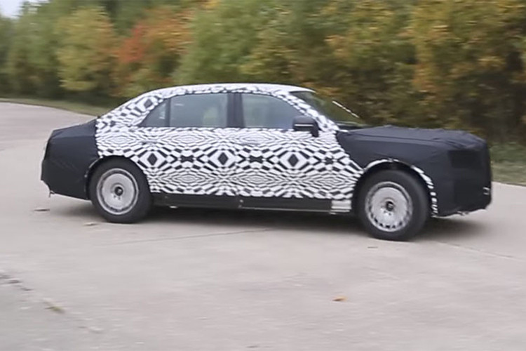 Chiếc xe vừa đạt kết quả kiểm tra khả quan với các bài test va chạm. Ngay trước cuối tháng 4 này, những chiếc xe Cortege limousine thử nghiệm sẽ được giao tới đội xe của Chính phủ Nga và ra mắt công chúng.