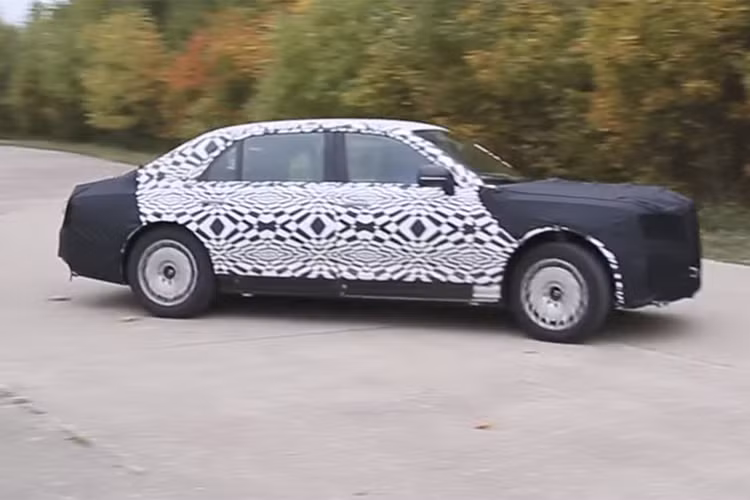 Chiếc xe vừa đạt kết quả kiểm tra khả quan với các bài test va chạm. Ngay trước cuối tháng 4 này, những chiếc xe Cortege limousine thử nghiệm sẽ được giao tới đội xe của Chính phủ Nga và ra mắt công chúng.