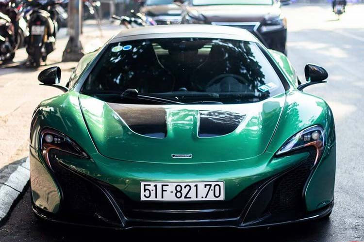 Chiếc siêu xe mui trần McLaren 650S Spider này của chồng Diệp Lâm Anh lúc mới về nước có màu sơn nguyên bản là cam sẫm, xe sau đó về tay của ông Đặng Lê Nguyên Vũ và từng được sơn lại thành màu trắng. Giá xe McLaren 650S Spider từng được công ty nhập khẩu tư nhân quận 5, TP HCM chào bán khoảng trên 10 tỷ đồng.