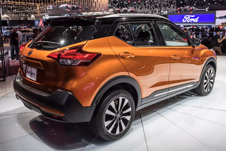 Crossover cỡ nhỏ Nissan Kicks đã lần đầu tiên ra mắt tại Brazil vào tháng 5/2016. Đến triển lãm Los Angeles 2017 diễn ra vào tháng 1/2017. Kiểu dáng của xe do 2 studio của hãng tại Mỹ và Brazil tạo ra dưới sự giám sát của ông Shiro Nakamura - Giám đốc thiết kế toàn cầu của Nissan.