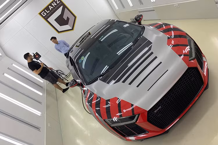 Vào trưa ngày 13/6/2019, khi chỉ cách một ngày nữa hành trình siêu xe Car Passion 2019 sẽ bắt đầu diễn ra, Cường Đô la đã tiết lộ siêu phẩm sẽ tham dự hành trình Car Passion 2019 khiến không ít người bất ngờ - đó chính là chiếc siêu xe Audi R8 V10 Plus. Tuy nhiên ngoại thất xe đã được những người thợ nước ngoài bay sang Việt Nam làm mới.