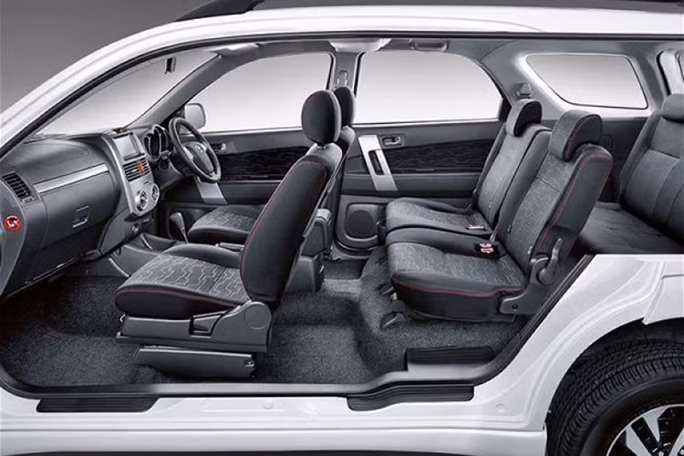 Mẫu xe Toyota Rush 2018 còn được trang bị công nghệ van biến thiên kép Dual VVT-i, cho công suất 104PS và mô-men xoắn 136Nm. Phiên bản Rush G sẽ được trang bị hộp số sàn 5 cấp trong khi bản TRD Sportivo sử dụng hộp số tự động 4 cấp. Xe sử dụng hệ dẫn động cầu sau.