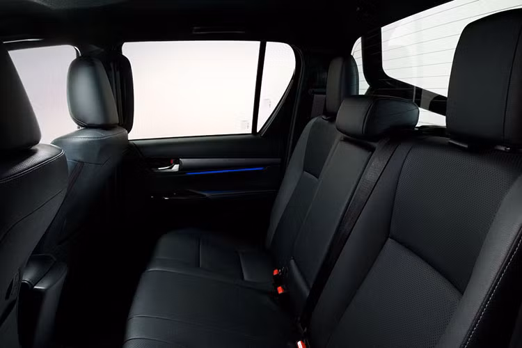 Toyota Hilux bán ra lần đầu tiên tại Nhật Bản vào năm 1968 và một năm sau đó được giới thiệu tại thị trường châu Âu. Kể từ đó, Hilux vẫn là một trong những mẫu xe thành công nhất của Toyota.