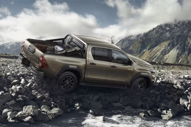 Giải thưởng danh giá này được công bố tại hội chợ Solutrans 2021 ở Lyon, Pháp. Kể từ khi ra mắt lần đầu tiên vào năm 1968, mẫu xe bán tải Toyota Hilux đã luôn được nhiều khách hàng ưa thích trên thế giới.