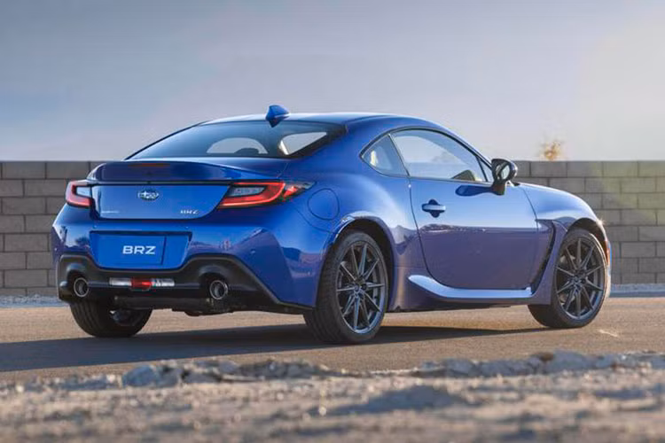 Subaru BRZ chính hãng sẽ được trang bị gói an toàn chủ động EyeSight với các tính năng như ga tự động thích ứng, phanh tự động, cảnh bảo chệch làn và chuyển làn, cảnh báo phương tiện phía trước di chuyển và kiểm soát bướm ga phòng tránh va chạm.