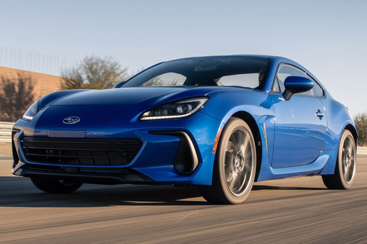 Các trang bị an toàn khác bao gồm 7 túi khí, đèn pha hỗ trợ vào cua, cảnh báo điểm mù, cảnh báo phương tiện cắt ngang phía sau, phanh tự động khi lùi,... Với mức giá xe Subaru BRZ 2022 gần 1,9 tỷ đồng tại Việt Nam, nó sẽ đắt ngang xe sang Mercedes-Benz C 300 AMG và BMW 320i Sport Line.