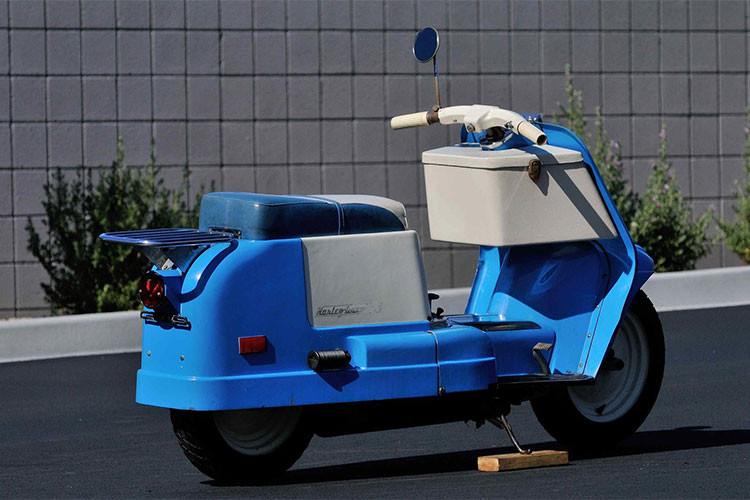 Xe không sử dụng loại động cơ cỡ lớn V-twin, mà thay vào đó là động cơ đơn xy-lanh, dung tích 165cc. Động cơ xe có khả năng sản sinh công suất 9 mã lực, nhưng tốc độ tối đa đạt được lúc bấy giờ đã lên tới 74 km/h.