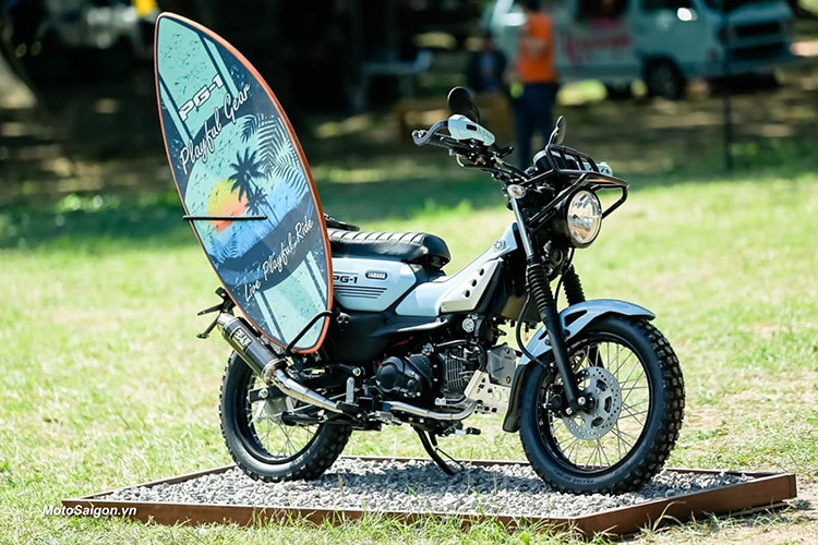 Khối động cơ này đi kèm với hệ thống khởi động đề điện bằng tay tiện lợi và phun xăng điện tử cùng hệ thống đồng hồ ly hợp ướt giúp xe có thể dễ dàng băng qua mọi địa hình.