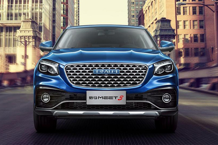 Mẫu xe SUV Meet 3 mới dựa trên nền tảng của "người anh em" Zotye SR7. Để biến SR7 thành Meet 3 Zotye, nhà sản xuất đã thay đổi mặt trước, phía sau, các logo... Tuy nhiên, nếu là một người yêu xe hơi, chắc chắn bạn có thể nhận ra một số chi tiết trên xe được "mượn ý tưởng" từ hàng loạt mẫu xe đình đám của các hãng nổi tiếng.
