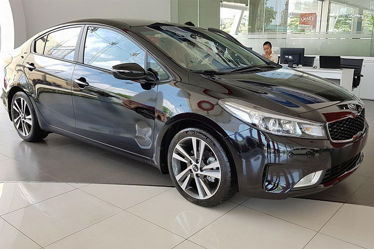 Sự xuất hiện của phiên bản Kia Cerato gía rẻ mới này đã mang lại những thành công đáng kể cho mẫu xe Cerato và Kia tại việt Nam. Trong tháng 5, lần đầu tiên Kia Cerato vượt mốc doanh số trên 1.000 xe một tháng.