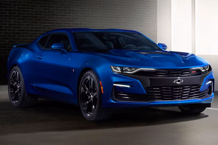 Mẫu xe Chevrolet Camaro 2020 mới sẽ có sự xuất hiện của biến thể LT1 sử dụng động cơ V8, vì vậy, giờ đây, khách hàng thích LT1 không cần chọn Camaro SS 2019 nữa. Dự kiến, Camaro 2020 sẽ được bán ra thị trường vào đầu mùa thu năm nay.