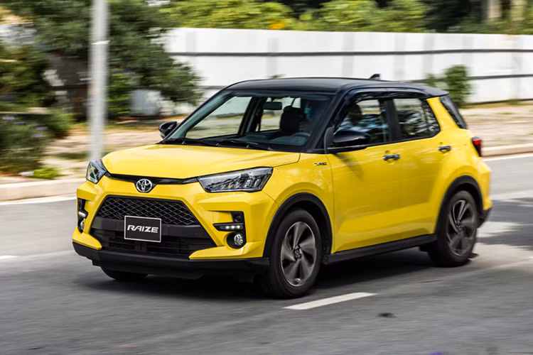 Loat xe oto Toyota ruc rich tang gia tai Viet Nam