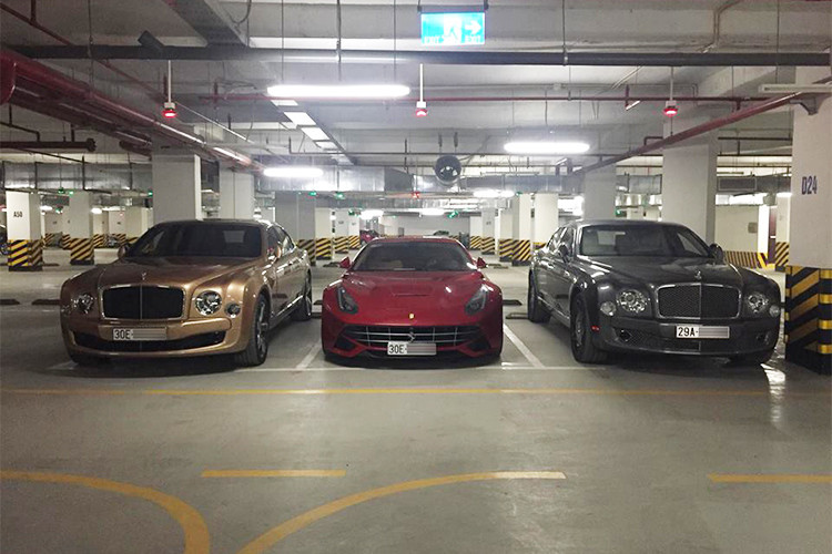 Hầm đỗ xe tại các khu đô thị cao cấp là địa điểm lý tưởng cho giới săn xe chiêm ngưỡng và ghi lại những hình ảnh của siêu xe và siêu xe sang tiền tỷ. Hình ảnh mới nhất về một hầm đỗ xe tại Hà Nội đang khiến giới mê xe phải "tròn mắt" trước mức độ chịu chơi của dân chơi siêu xe thủ đô.