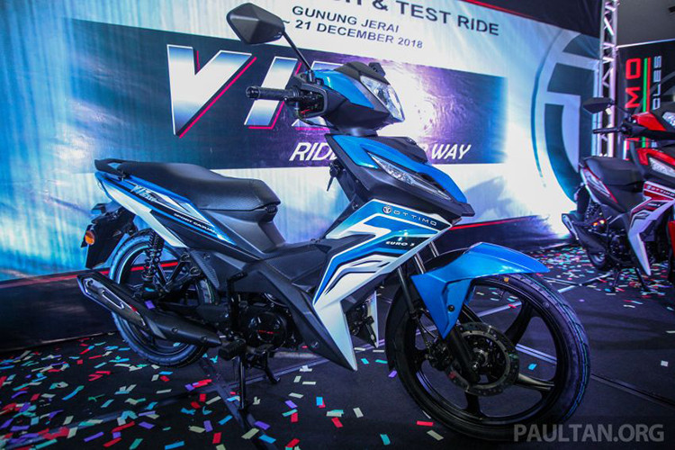 Có thể thấy rõ phong cách thể thao mang kiểu dáng Honda Winner tại Việt Nam ở phần dàn áo dạng hộp kín với nhiều đường dập nổi thể thao ở đầu xe. Bên cạnh đó các chi tiết thâ xe, bộ yếm... cũng cho thấy điều đó.