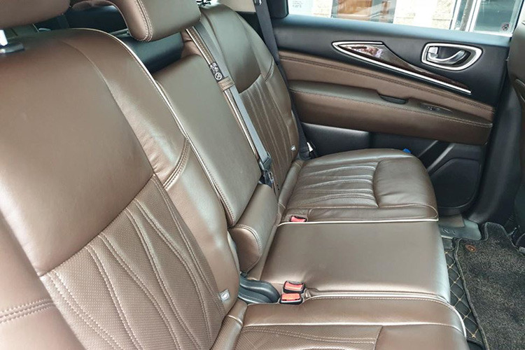 Cả hai phiên bản QX60 phiên bản 2017 đều sử dụng động cơ xăng V6 3.498cc đạt công suất 263 mã lực tại 6.400v/ph và mô-men xoắn cực đại 334Nm tại 4.400v/ph, hệ thống dẫn động 4 bánh toàn thời gian AWD và hộp số vô cấp CVT điều khiển điện tử tích hợp chế độ số tay cho phép lựa chọn tuần tự các cấp số.