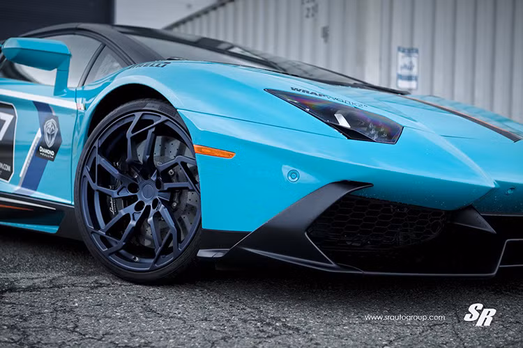 Chỉ có 50 chiếc LP720-4 50th Anniversario được sản xuất nên không phải ai cũng có thể mua được.