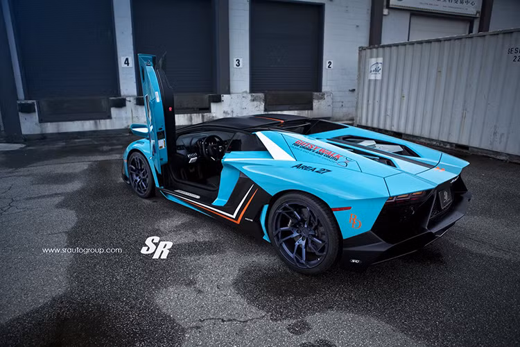 Hơi tiếc một chút là sức mạnh 700 mã lực cũng như hiệu năng của "siêu bò" Aventador Roadster này vẫn được giữ nguyên.