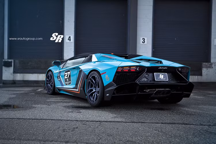 tất cả những lựa chọn này sẽ biến "siêu bò" Aventador thành một cục nam châm thu hút mọi sự chú ý trên đường.