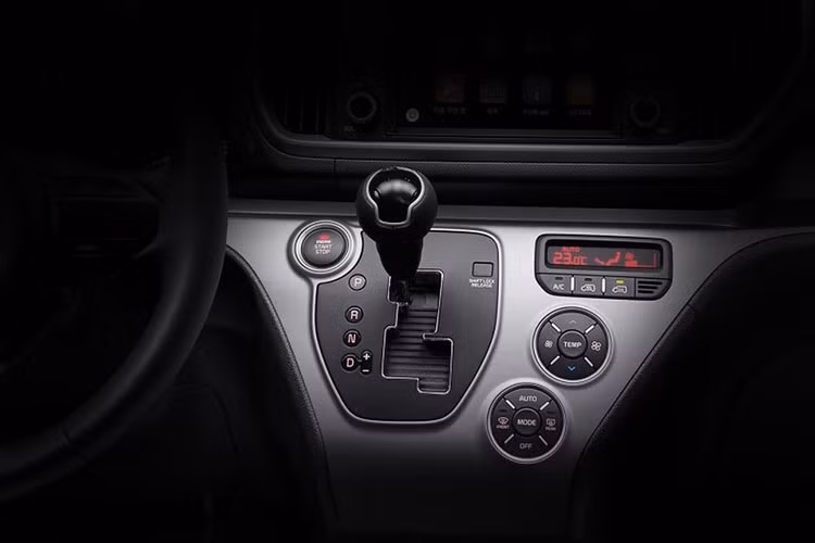 Thứ hai là Kia Ray EV với mô-tơ điện mạnh 67 mã lực và kết hợp cùng cụm pin lithium-ion 16,4 kWh. Nhờ đó, xe có thể chạy được 138 km sau khi sạc đầy pin.