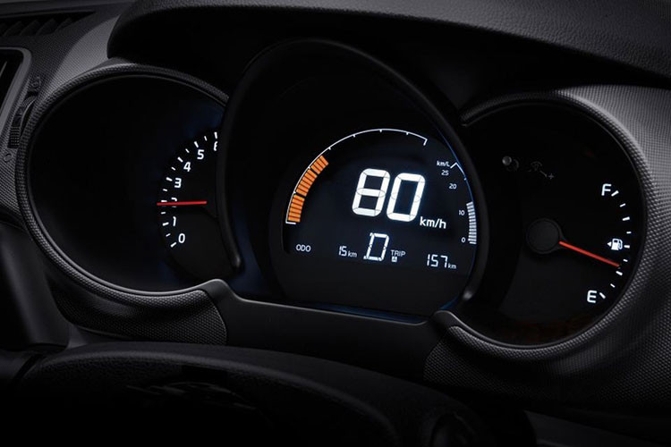 Hiện hãng Kia chưa công bố thông tin động cơ của Ray phiên bản mới. Nhiều khả năng động cơ của xe không thay đổi. Tại thị trường Hàn Quốc, mẫu xe này hiện có 2 tùy chọn động cơ. Đầu tiên là động cơ xăng MPI 3 xi-lanh, dung tích 1.0L với công suất tối đa 77 mã lực, truyền sức mạnh tới bánh thông qua hộp số tự động 4 cấp.