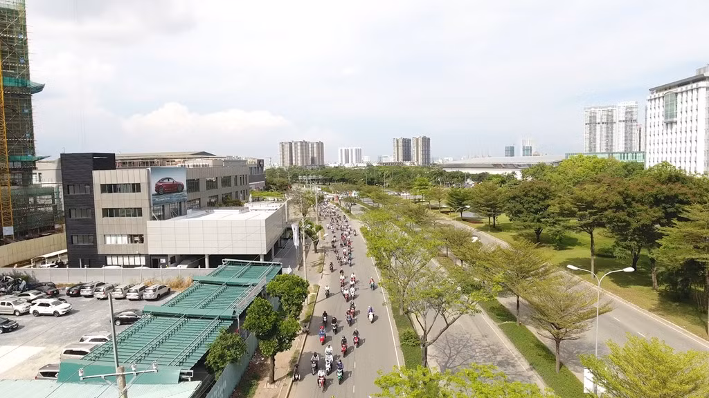 Màn trình diễn quy tụ 1.000 biker đến từ các CLB Honda WINNER 150 khắp cả nước. Đoàn xe độ di chuyển từ đường Nguyễn Khắc Viện đến sân vận động Hoa Lư.