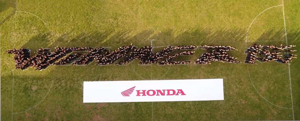 Cũng trong chiều 8/4 tại sân vận động Hoa Lư, gần 500 chủ nhân WINNER 150 đến từ hơn 16 CLB đã cùng nhau xác lập kỷ lục “Xếp chữ WINNER 150 lớn nhất Việt Nam”.