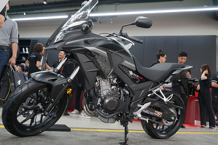 Ngoài mức giá bán chính hãng khá tốt, những chiếc xe phân khối lớn của Honda còn có chương trình hậu mãi sau bán hàng với các đại lý đạt chuẩn. Được biết, trước khi được bán ra chính hãng tại Việt Nam, Honda CB500X cũng đã được các nhà nhập khẩu tư nhân rao bán với mức giá hơn 290 triệu đồng vào năm 2017.