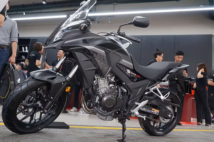 Ngoài mức giá bán chính hãng khá tốt, những chiếc xe phân khối lớn của Honda còn có chương trình hậu mãi sau bán hàng với các đại lý đạt chuẩn. Được biết, trước khi được bán ra chính hãng tại Việt Nam, Honda CB500X cũng đã được các nhà nhập khẩu tư nhân rao bán với mức giá hơn 290 triệu đồng vào năm 2017.