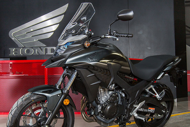 Honda CB500X thuộc dòng adventure tầm trung của hãng xe máy đình đám Nhật Bản, đây là phiên bản mới với nhiều nâng cấp ấn tượng về thiết kế kể cả khối động cơ. CB500X cảm hứng từ khẩu hiệu của Honda trước đây "Cảm nhận phong cách Adventure" mẫu xe này sở hữu một vẻ ngoài đẹp hiện đại và phong cách.