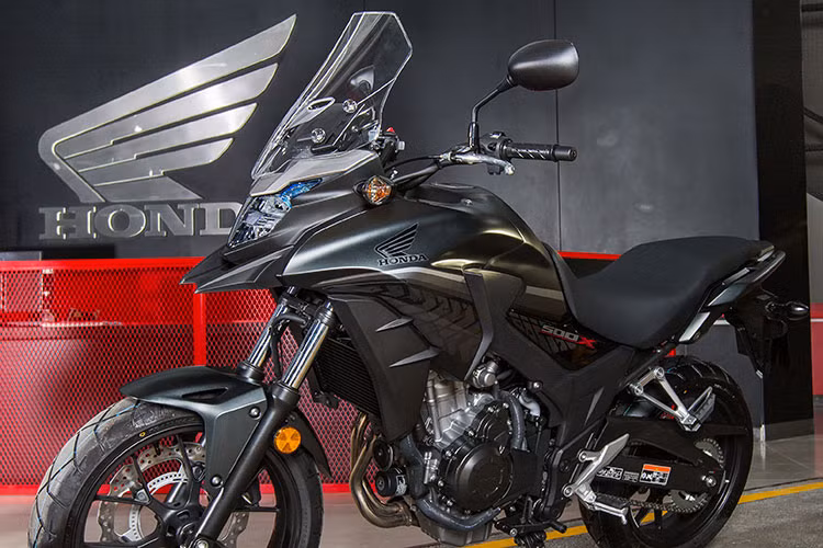 Honda CB500X thuộc dòng adventure tầm trung của hãng xe máy đình đám Nhật Bản, đây là phiên bản mới với nhiều nâng cấp ấn tượng về thiết kế kể cả khối động cơ. CB500X cảm hứng từ khẩu hiệu của Honda trước đây "Cảm nhận phong cách Adventure" mẫu xe này sở hữu một vẻ ngoài đẹp hiện đại và phong cách.