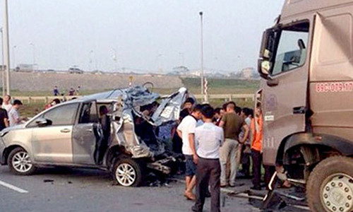 Ket luan moi vu Innova lui tren cao toc lam 4 nguoi chet