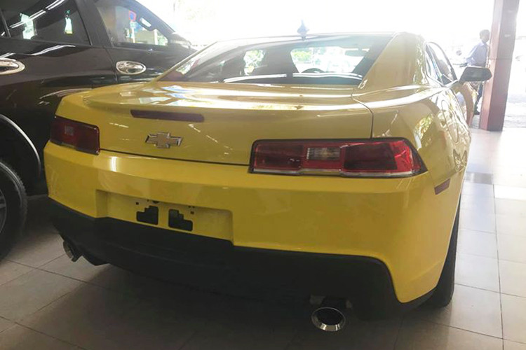 Trái tim của Camaro 2015 phiên bản RS là khối động cơ V6 3.6L sản sinh công suất tối đa 323 mã lực và mô-men xoắn cực đại 278Nm. Sức mạnh này giúp cho mẫu xe cơ bắp danh tiếng Camaro dễ dàng tăng tốc từ 0-100km/h chỉ trong 5,8 giây.