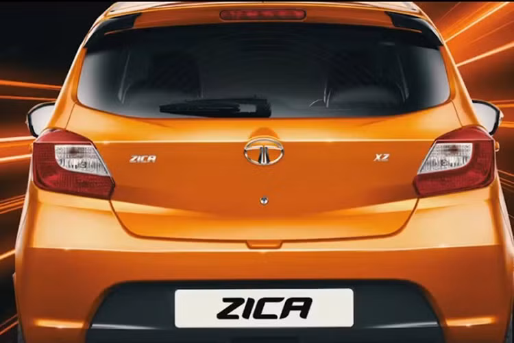 Phía đuôi xe cũng dược trau chuốt từ cụm đèn hậu, cánh gió tới đèn phanh. Nhìn chung với một mẫu xe nhỏ giá rẻ thiết kế của Zica hoàn toàn chinh phục được những khách hàng khó tính.