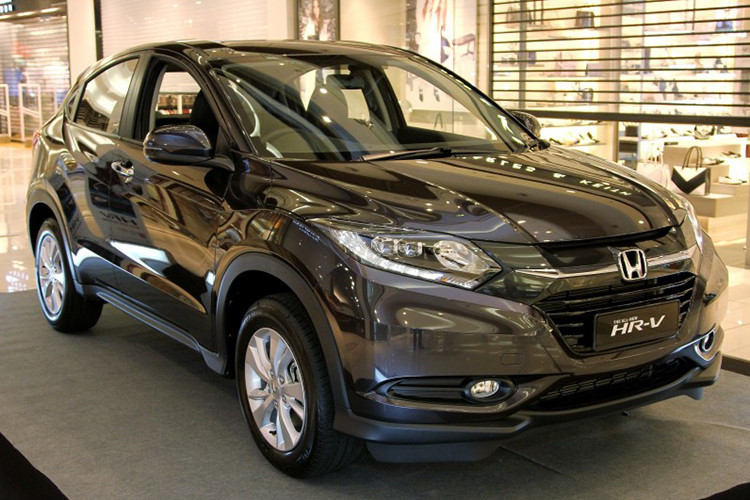 Theo thông tin từ sự kiện nội bộ cho các đại lý, mẫu xe giá rẻ Honda HR-V sẽ được phân phối với 2 phiên bản: 1.8 G và 1.8 L. Xe nhập khẩu nguyên chiếc từ Thái Lan. Đại diện truyền thông Honda Việt Nam cũng xác nhận xe sẽ được trưng bày vào ngày 10/7 tới tại các đại lý.
