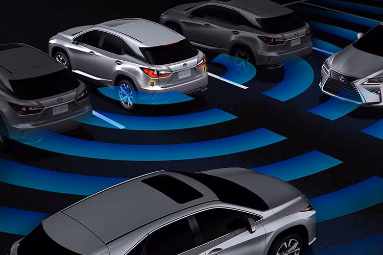 Cùng với hệ thống 5 chế độ lái: Normal, Eco, Sport S, SportS+, Customize, RX450h sẽ mang đến cảm giác lái phấn khích nhưng vẫn tiết kiệm nhiên liệu, thân thiện với môi trường. Một tính năng được bổ sung trên RX450h là cửa hậu điều khiển cảm ứng – tính năng hiện đại hỗ trợ khách hàng mở cốp sau mà không cần chạm.