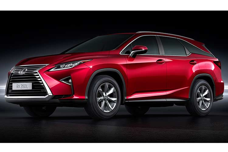Lexus Việt Nam vừa chính thức công bố giá xe Lexus RX 2018 nhập khẩu từ Nhật Bản, gồm bản RX 350L giá 4,09 tỷ đồng và bản hybrid RX 450h có giá bán 4,5 tỷ đồng. Cả hai phiên bản Lexus RX 2018 sẽ đã bắt đầu được trưng bày tại hai đại lý trên toàn quốc (Lexus Thăng Long tại Hà Nội và Lexus Trung Tâm Sài Gòn tại TP HCM).
