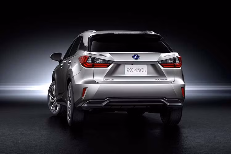 Lexus RX350L &amp; RX 450h sẽ có lựa chọn 7 màu ngoại thất và 3 màu nội thất như phiên bản RX trước. Theo Lexus Việt Nam cho biết, khi mua xe khách hàng sẽ được hưởng: Chế độ bảo dưỡng định kỳ miễn phí trong 3 năm hoặc 60,000 km (tùy theo điều kiện nào đến trước) bao gồm cả công sửa chữa, phụ tùng và dầu động cơ Lexus chính hiệu.