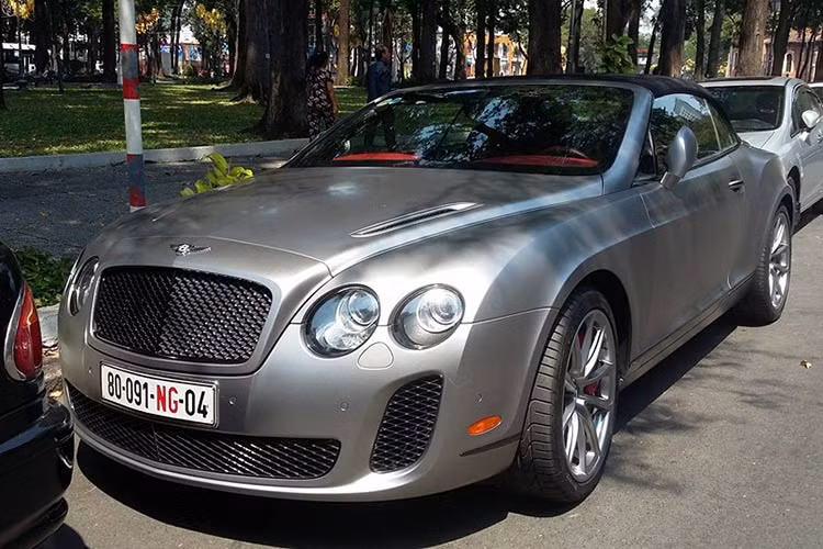 Sự xuất hiện phiên bản mui trần của Supersports bổ xung vào bộ sưu tập Bentley khá phong phú của các đại gia Việt, qua đó siêu xe này cũng phá vỡ kỷ lục chiếc xe Bentley mui trần nhanh nhất tại Việt Nam GTC Speed.
