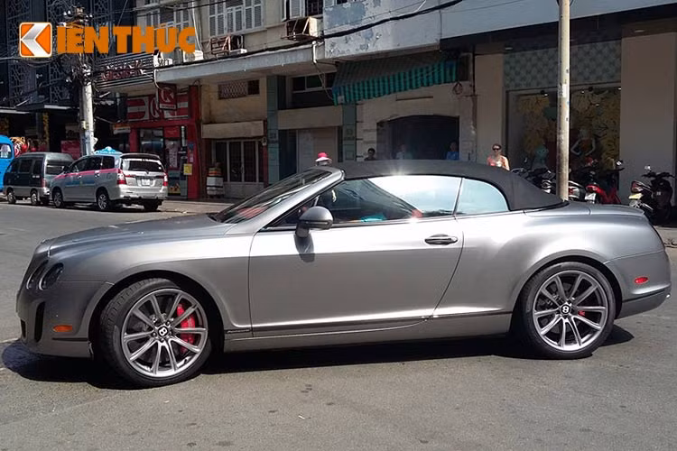 Đây là một trong những phiên bản hiếm hoi được hãng xe Bentley gọt bỏ bớt sự sang trọng của nội thất, bù lại với sức mạnh lên tới 621 mã lực siêu xe mui trần mang đến những trải nghiệm ấn tượng khi lướt trên phố.