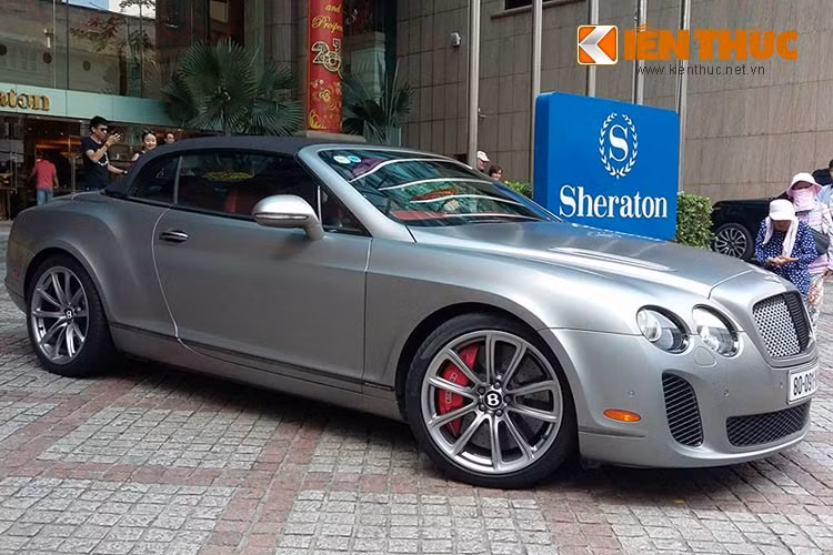 Ra mắt lần đầu tiên vào năm 2010 Bentley Supersports Convertible có nhiều đối thủ cạnh tranh, trong đó nổi bật là Lamborghini Gallardo LP560-4 Spyder, Ferrari California, hay Audi R8 Spyder. Tại thị trường Mỹ nó có mức giá vào khoảng 280.000 USD.