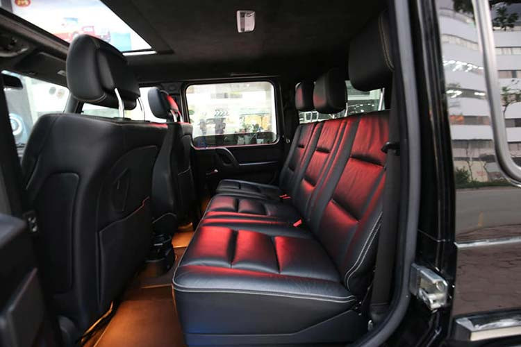 Hệ thống an toàn cho xe bao gồm; chống bó cứng phanh ABS, cân bằng điện tử ESP, an toàn chủ động Pre-Safe. Sáu túi khí. Phanh hỗ trợ khởi động trên dốc. Gương chiếu hậu tự động chống chói, gạt mưa tự động.