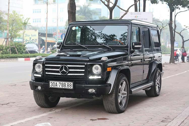Số lượng SUV hạng sang Mercedes-Benz G-Class tại Việt Nam không hề ít nếu tính cả những phiên bản mới nhất. Tuy nhiên, nếu chỉ tính riêng phiên bản của mẫu xe Mercedes-Benz G55 AMG thì con số này lại trở nên vô cùng ít ỏi, vì phần lớn những chiếc G-Class tại Việt Nam hiện nay đều là phiên bản G63 AMG - bản thay thế của G55 AMG.