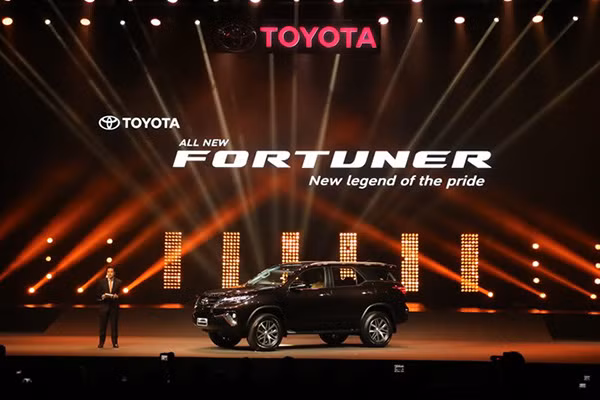 Toyota chinh thuc ra mat toan cau phien ban Fortuner 2016