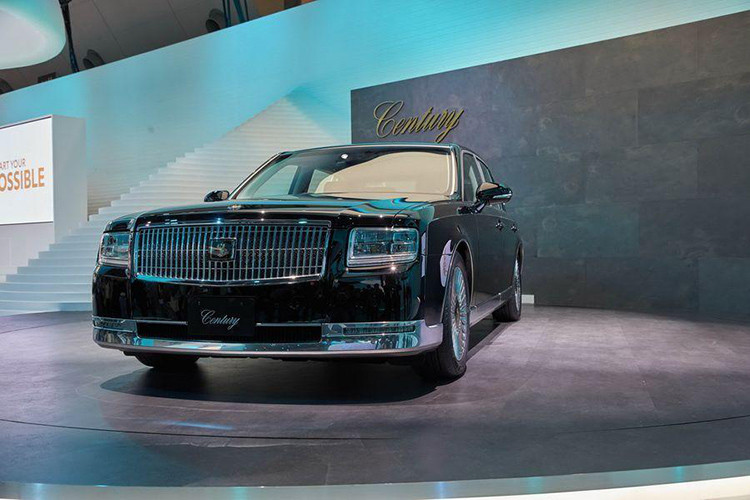 Hãng xe ôtô Toyota cũng khẳng định Century dành riêng cho thị trường Nhật này sẽ "tiêu thụ nhiên liệu ít nhất trong phân khúc". Giá bán Toyota Century &#x8;mới không được công bố, tuy nhiên xét tới việc một chiếc Century thế hệ cũ trước đây từng có giá hơn 100.000 USD, có thể chắc chắn rằng chiếc xe mới sẽ không thể rẻ hơn mức này. 