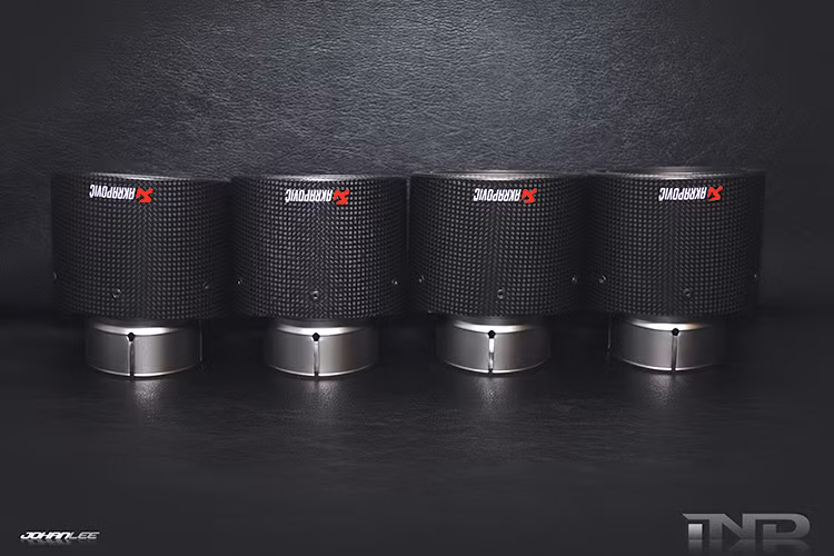 Mọi thứ đều phát triển cho tới khi nhãn hiệu xe Ford tranh chấp đăng ký bản quyền 1 chiếc xe tên Ford Scorpion, khiến cho thương hiệu này có nguy cơ bị biến mất. 