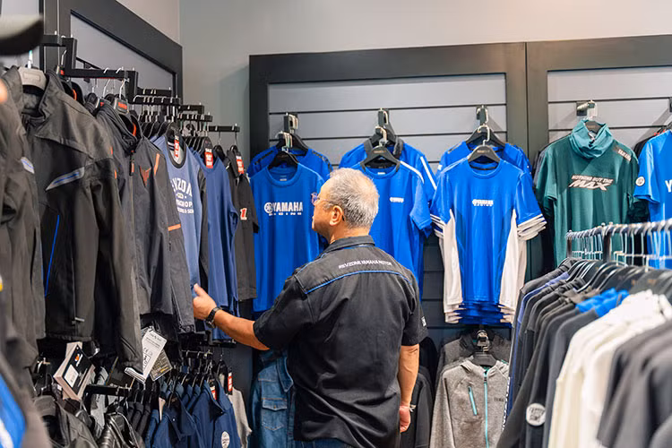 Revzone Workshop Hà Nội sẽ có giá giờ công cho các dịch vụ bảo dưỡng và sửa chữa lần lượt là 150.000 đồng/giờ cho các xe dưới 400cc, 250.000 đồng/giờ cho các xe trên 400cc và 200.000 đồng/giờ đối với mảng chăm sóc xe.