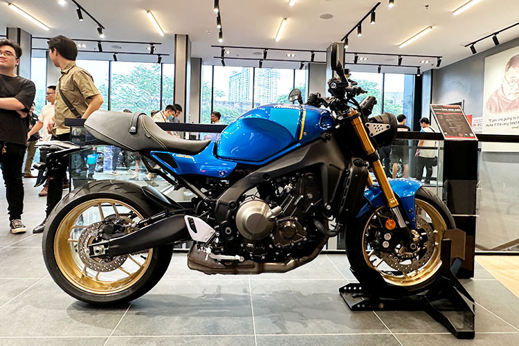 Tiếp nối truyền thống đam mê tốc độ cùng YZF-R3 và YZF-R7. YZF-R7 là mẫu xe supersport hoàn toàn mới hướng đến khách hàng đam mê thể thao tốc độ với giá bán lần lượt 132 triệu và 269 triệu đồng.